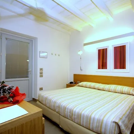 Отель San Rocco Hotel Сканцорошате